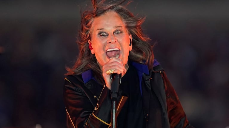 Ozzy Osbourne, en 2022, actuando en un evento deportivo (Foto: AP/Ashley Landis).