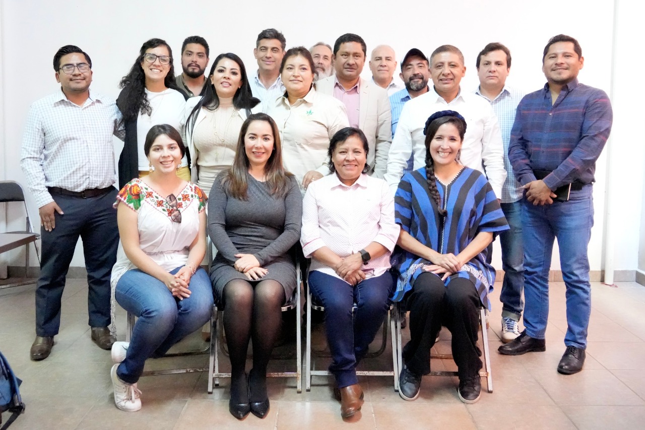 Gobierno del estado de Oaxaca impulsará la industria del mezcal con inclusión.