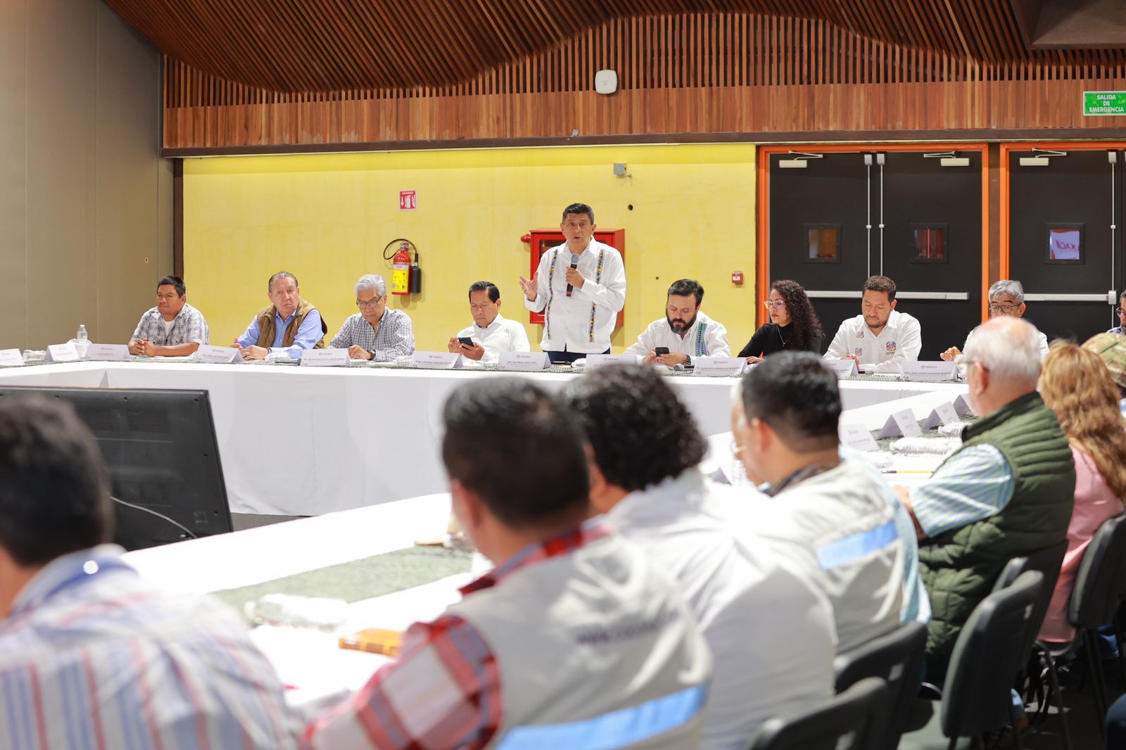 Encabeza Salomón Jara Cruz diálogo histórico por la paz duradera entre Sola de Vega y San Vicente Coatlán