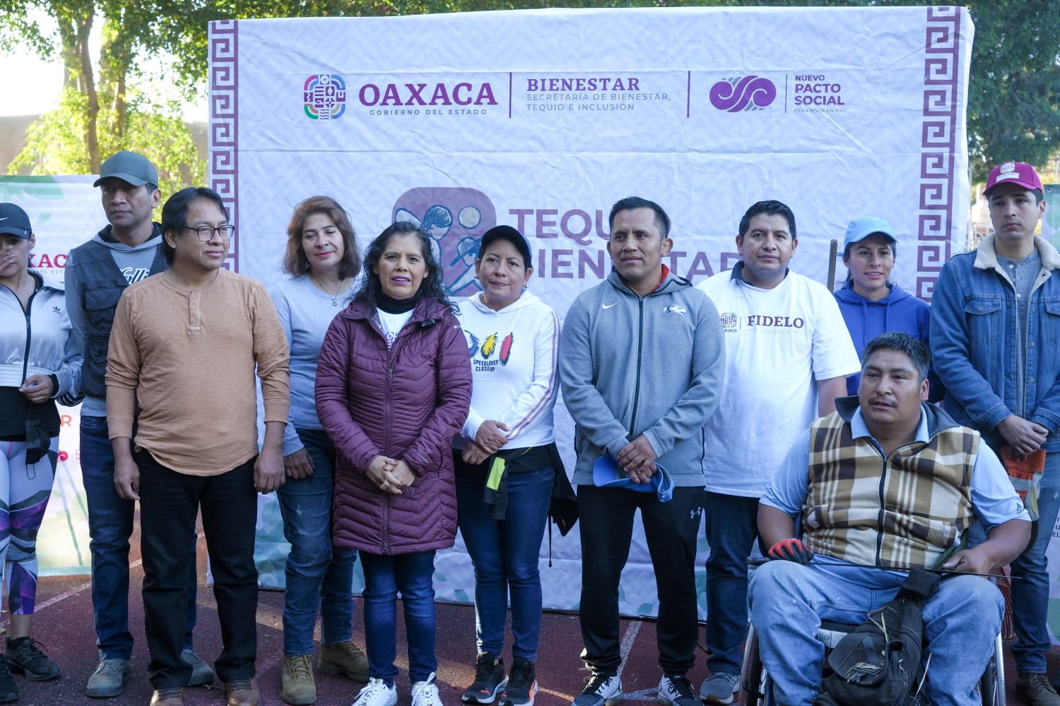Más de 500 personas aportan su trabajo solidario para mejorar la Unidad Deportiva del Tequio