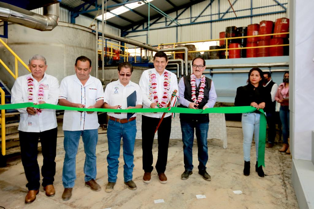 Inauguran Planta Destiladora de Resina y Derivados de Ixtepeji