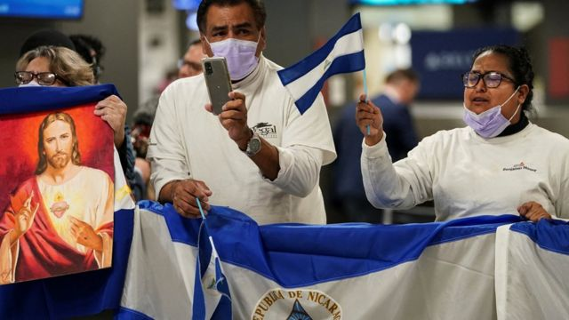 El gobierno de Nicaragua liberó este jueves a 222 opositores, a los que deportó vía aérea a Estados Unidos.