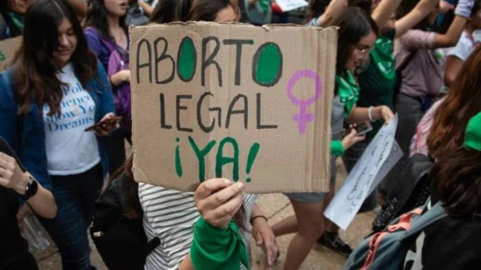 MEDIANTE AMPAROS, COLECTIVAS EXIGEN QUE IMSS E ISSSTE REALICEN ABORTOS DONDE YA ES LEGAL