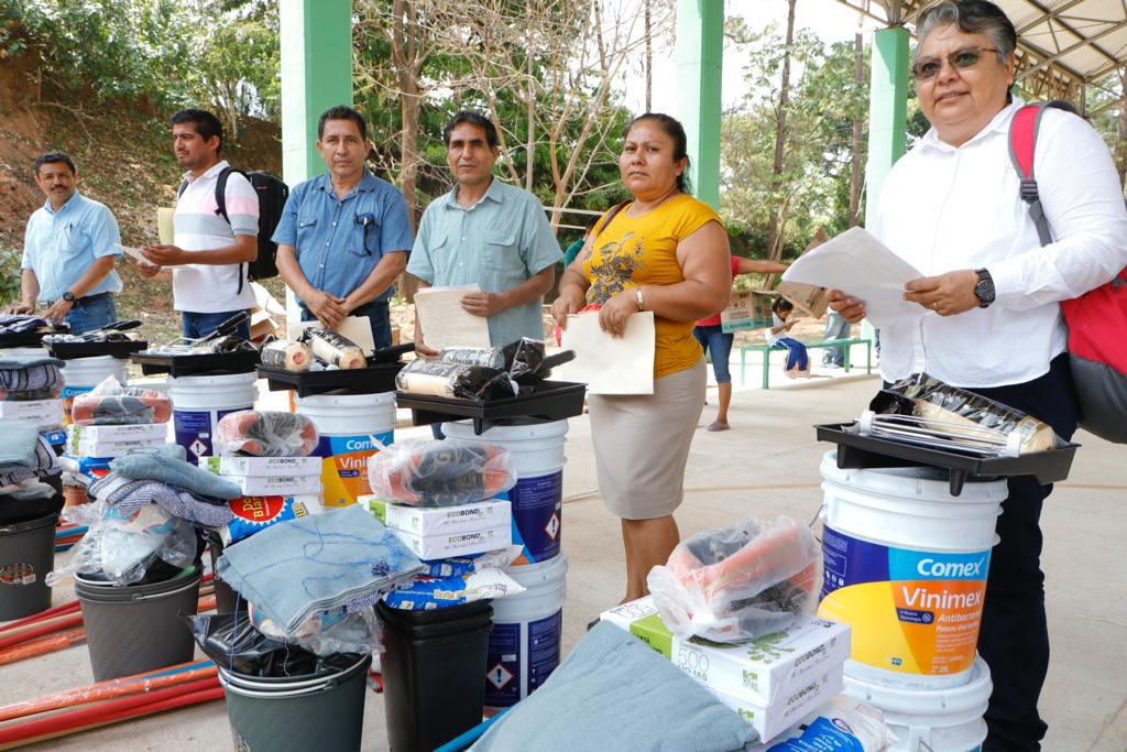 Entrega IEEPO paquetes de materiales a 100 escuelas de la Cuenca