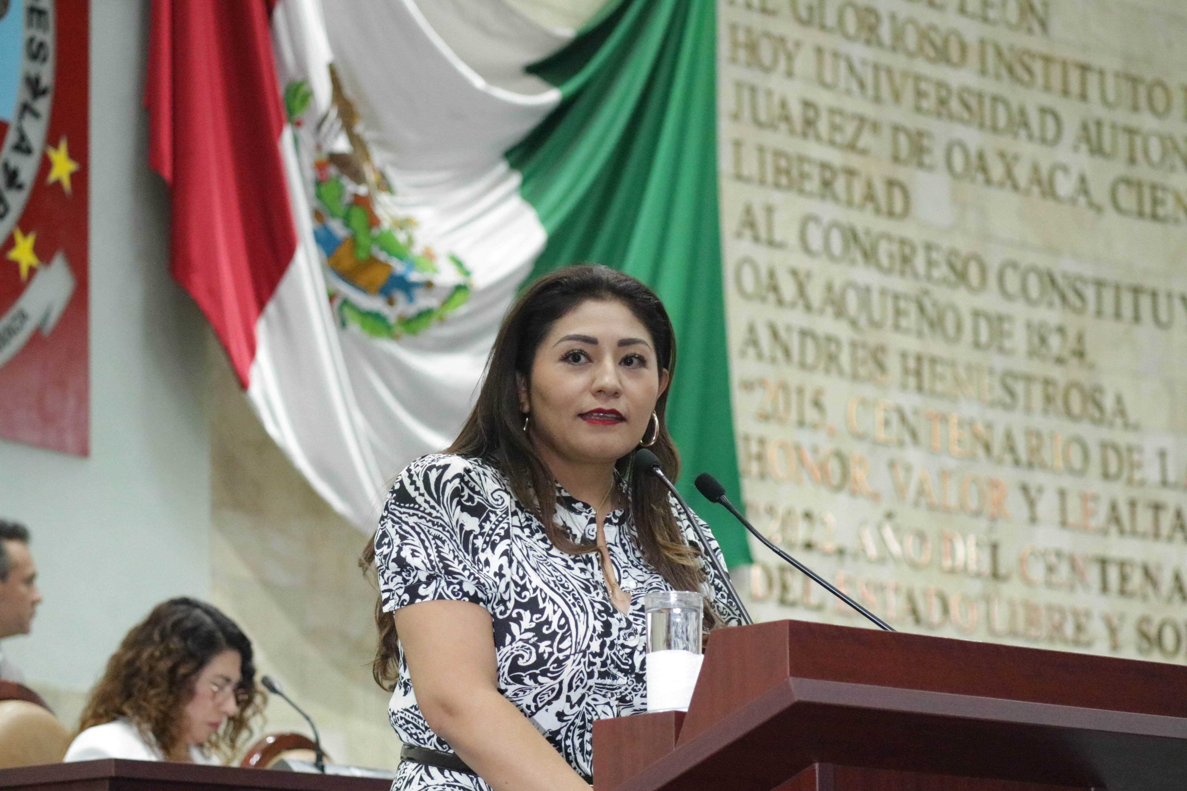 Exhorta Liz Cocha a evitar prácticas irregulares al contratar constructoras