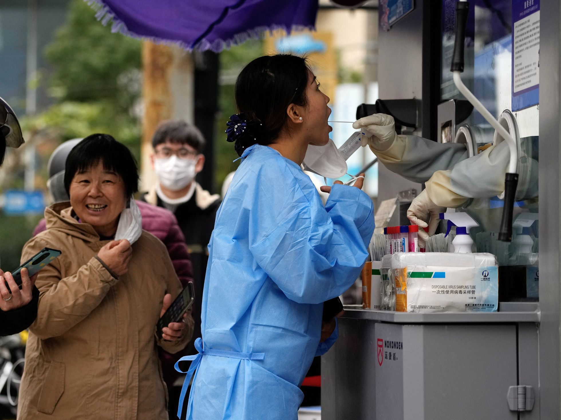 China elimina las pruebas PCR para quienes llegan al país
