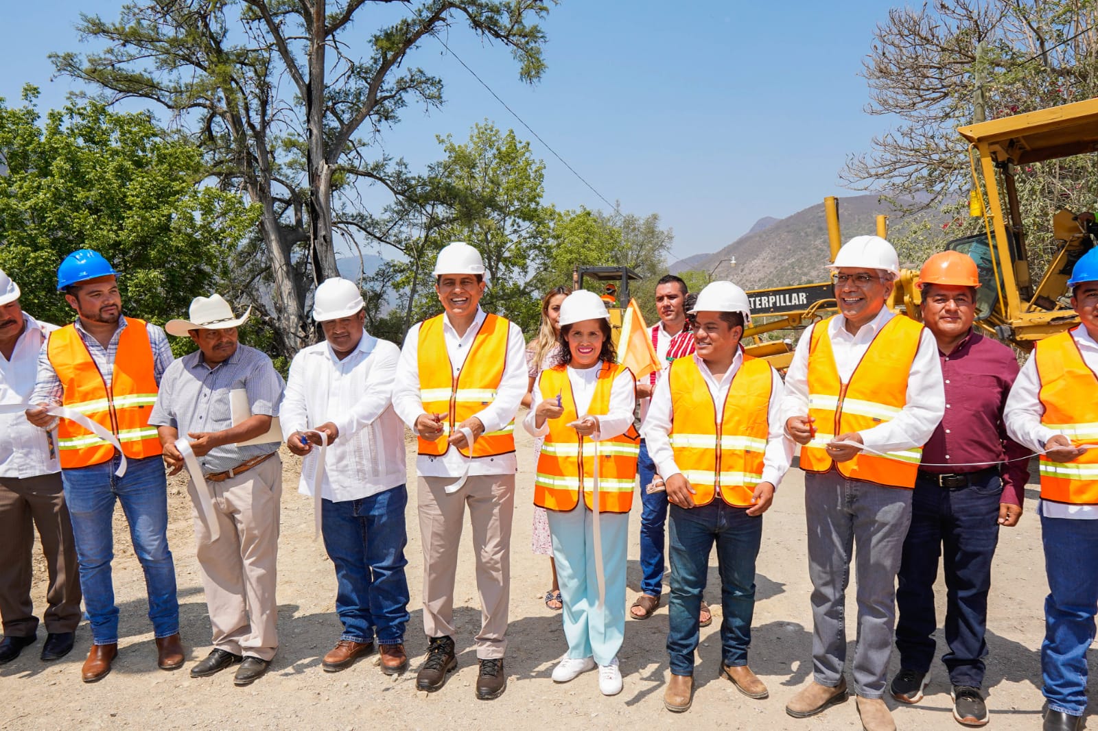 Atiende Salomón Jara demanda histórica de pobladores de Santiago Juxtlahuaca y Coicoyán de las Flores
