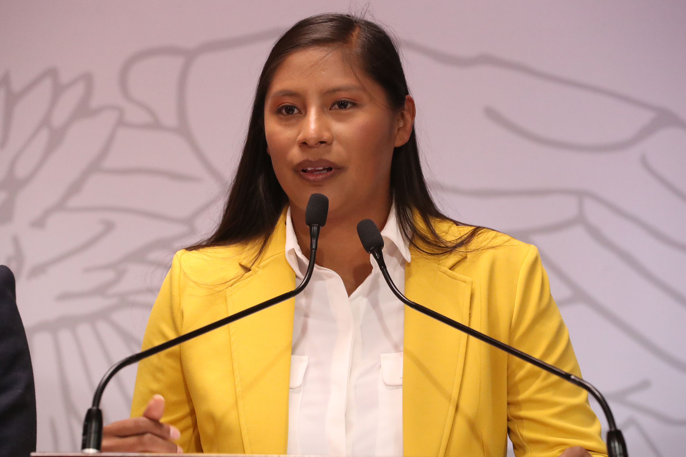 Diputada de Morena propone regular moderadores en debates electorales
