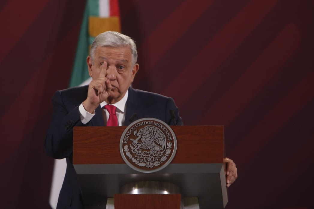 “EU recicla su injerencismo al financiar a vendepatrias”: AMLO