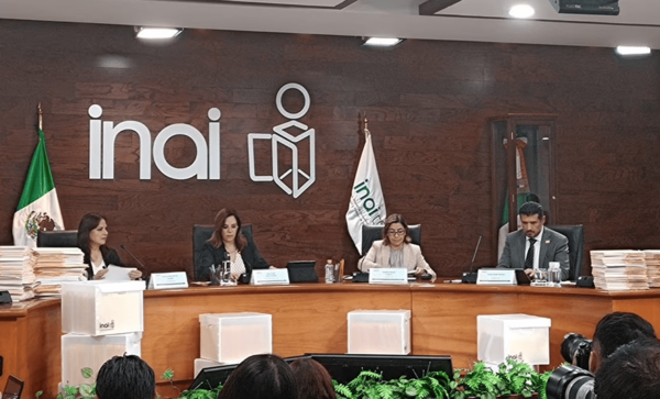 Jueza concede suspensión que ordena nombrar a comisionado del INAI