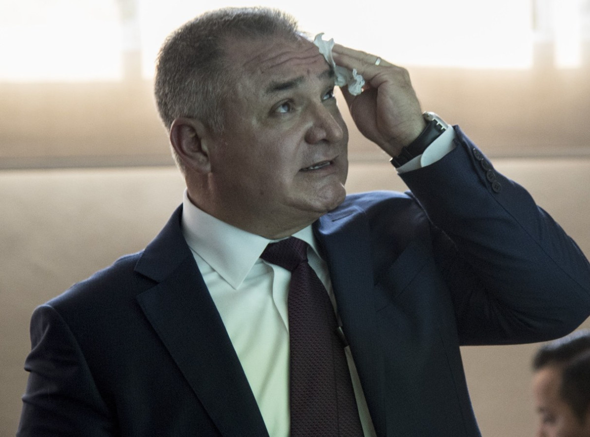 Giran órdenes de captura contra García Luna y 60 personas ligadas a contratos en penales federales