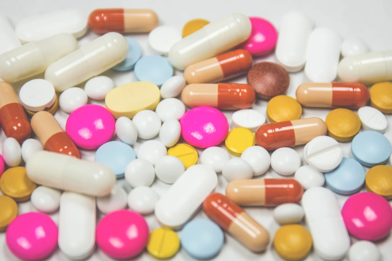 EU sanciona a personas y empresas de México y China por facilitar producción de pastillas con fentanilo