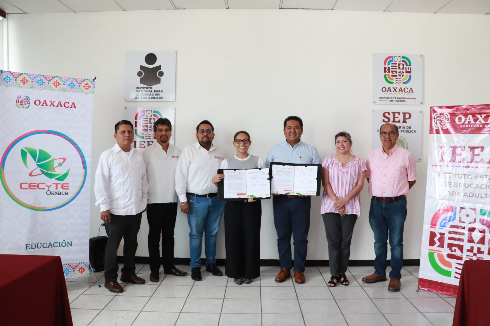Suman esfuerzos para erradicar el analfabetismo en Oaxaca
