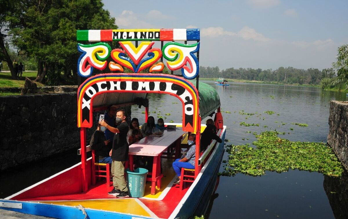 Estudiantes de UNAM acusan negligencia de director de FAD por contaminación de aguas de Xochimilco