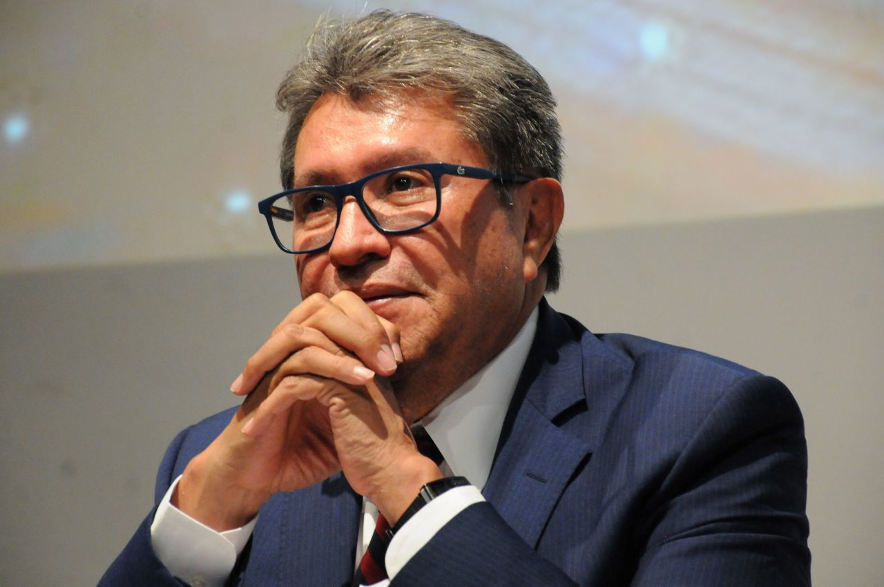 Ricardo Monreal pide licencia como senador de Morena