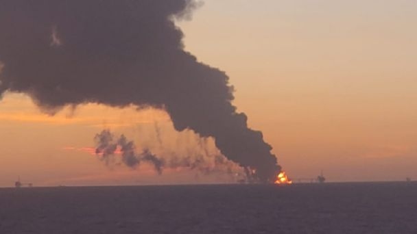 Se incendia plataforma de Pemex en Campeche; AMLO informa que hay personas desaparecidas