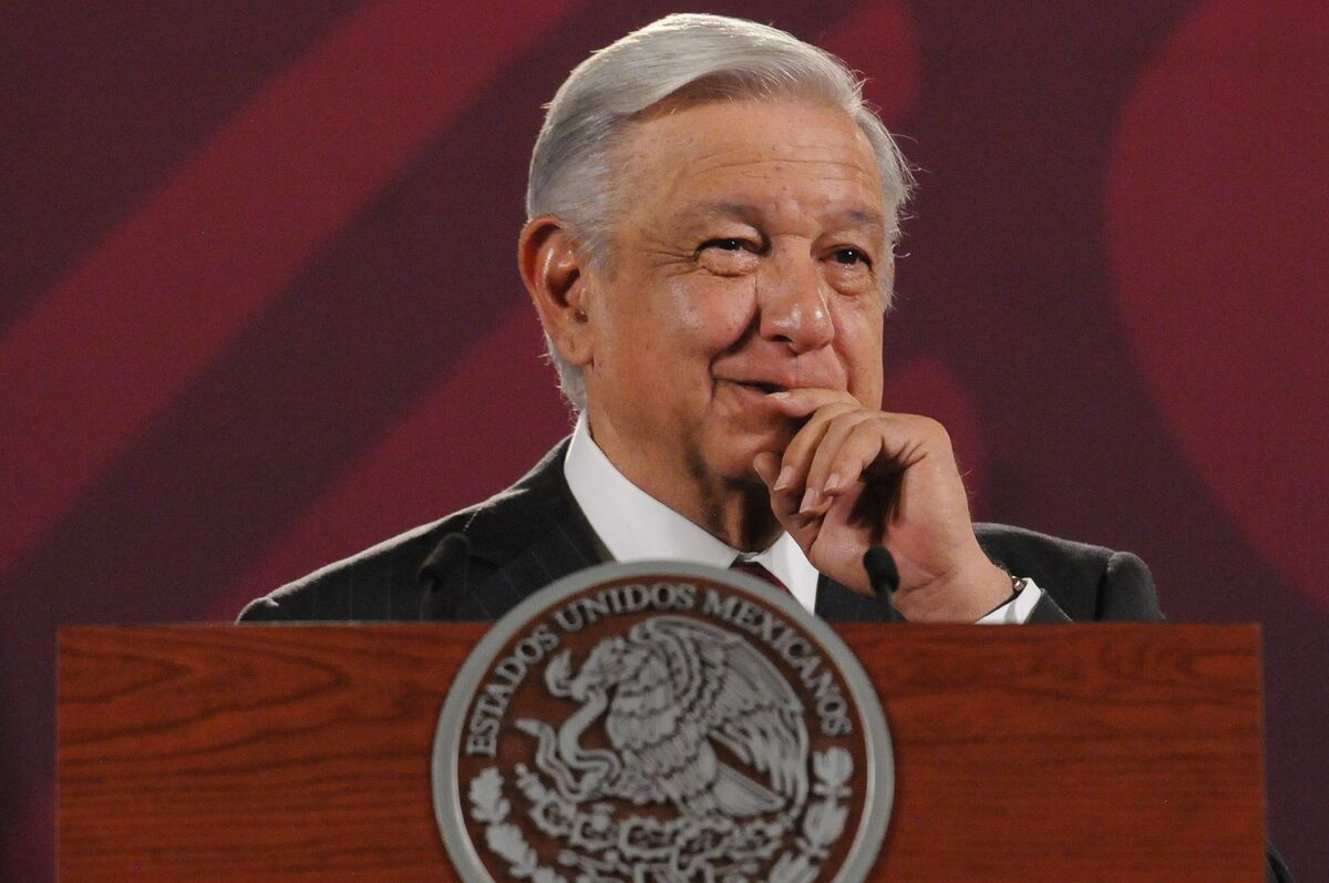 Xóchitl Gálvez recibió contratos por mil 500 mdp de gobiernos y desarrolladores, acusa AMLO