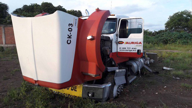 Van 900 atracos en carretera federal 57 de SLP