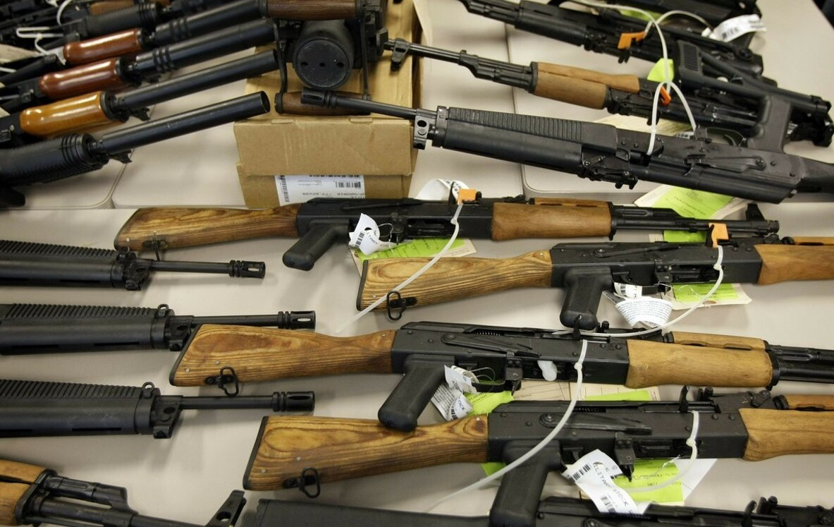 México y EU van contra redes de tráfico de armas