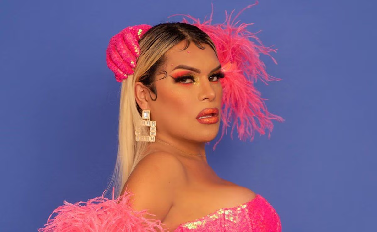 Wendy Guevara lleva “resulta y resalta” al teatro metropolitan.