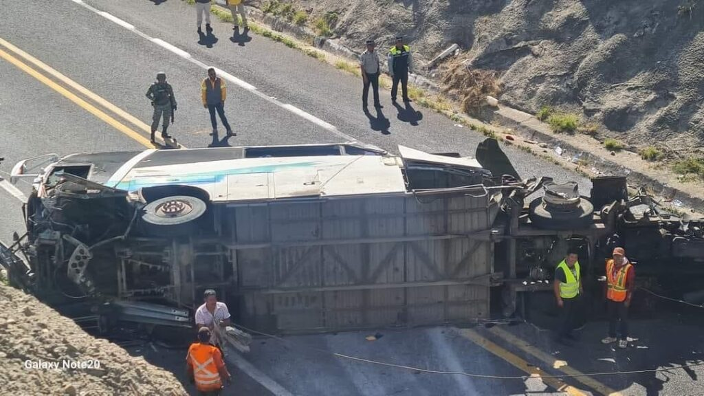 Accidente en carretera Tehuacán-Oaxaca: La mayoría de muertos no eran migrantes, informa INM.