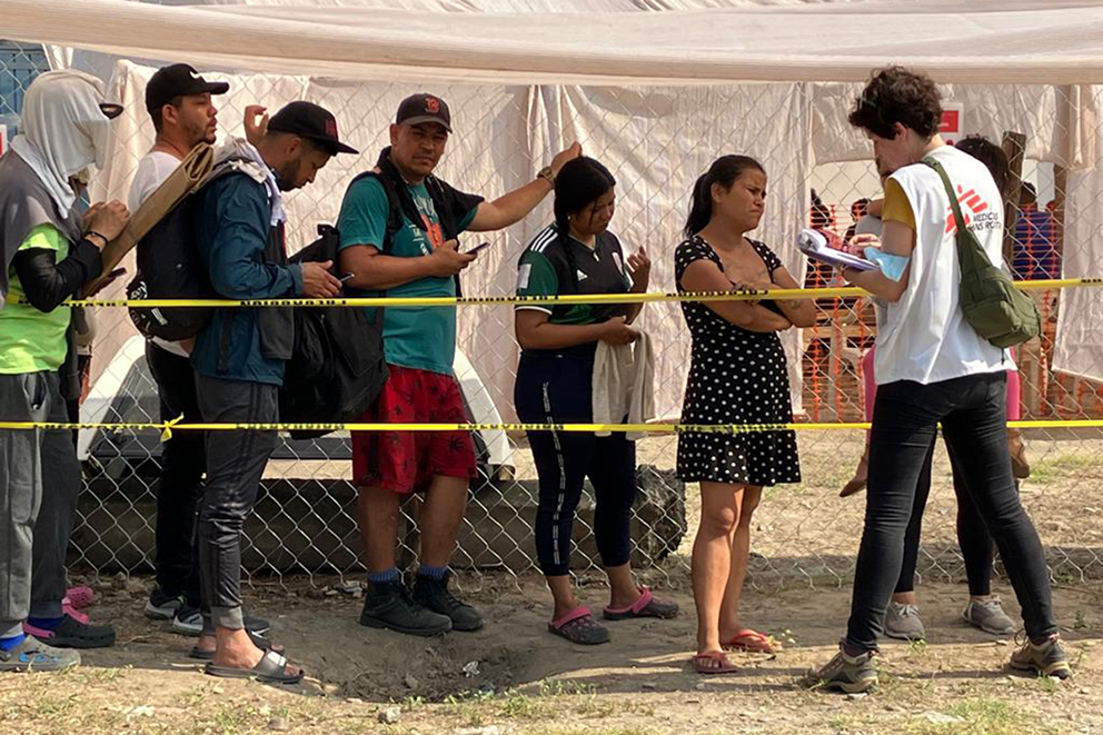 En Oaxaca, médicos habilitan consultorio móvil para atender gratis a migrantes