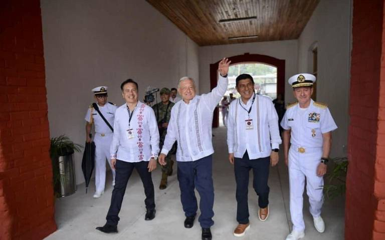 AMLO realiza recorrido de prueba a bordo del Tren Interoceánico del Istmo de Tehuantepec.