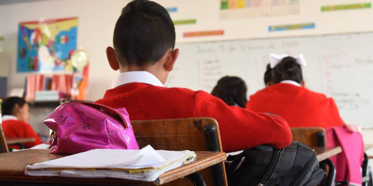 A un mes de haber iniciado el ciclo escolar más de un millón de estudiantes de nivel básico no han recibido uniformes escolares.