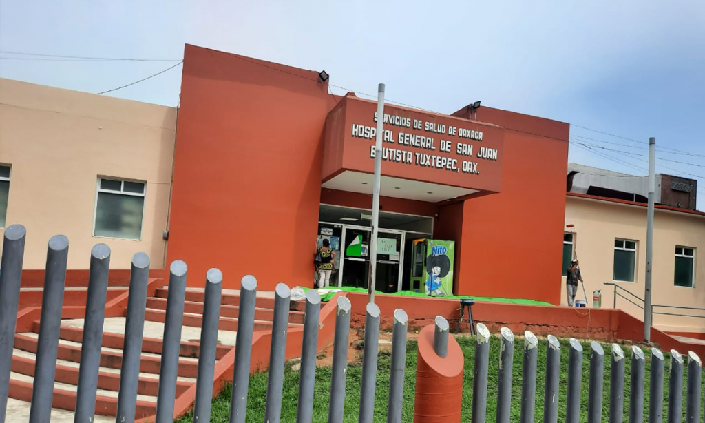 MUjer da a luz en los baños del hospital de Tuxtepec.