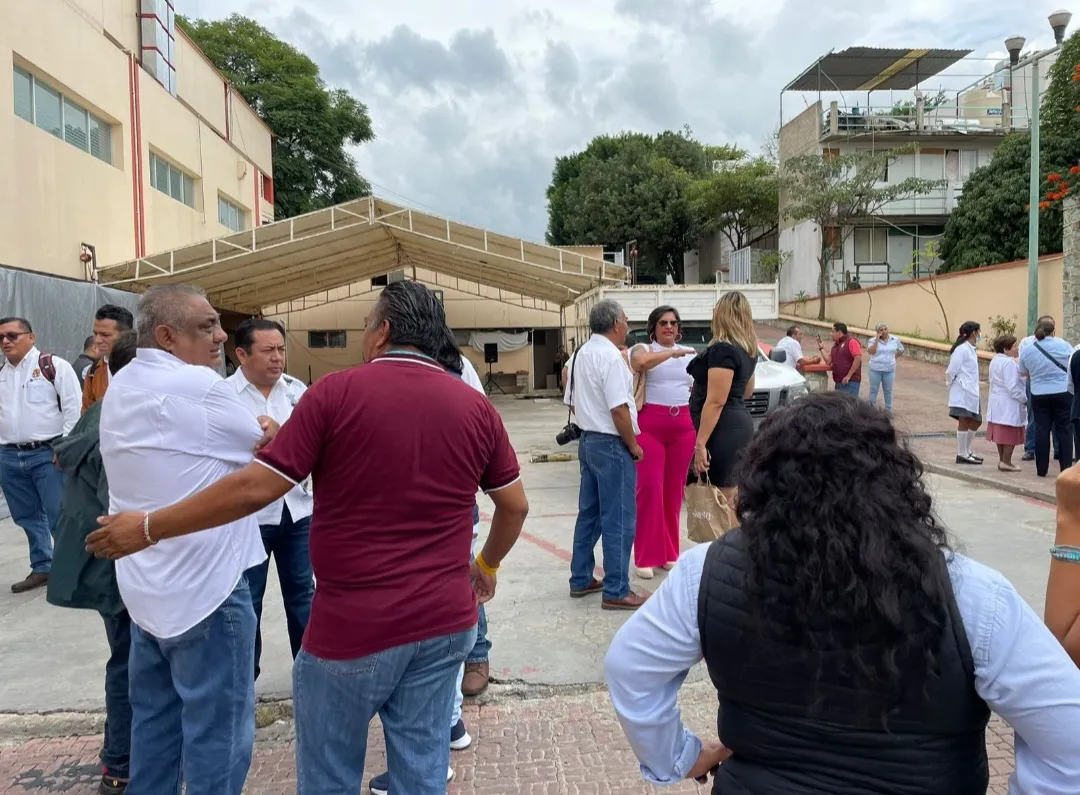 Secretaria de escalafón de subsección 07, acusada de falsificar documentos para otorgar plaza de manera irregular.