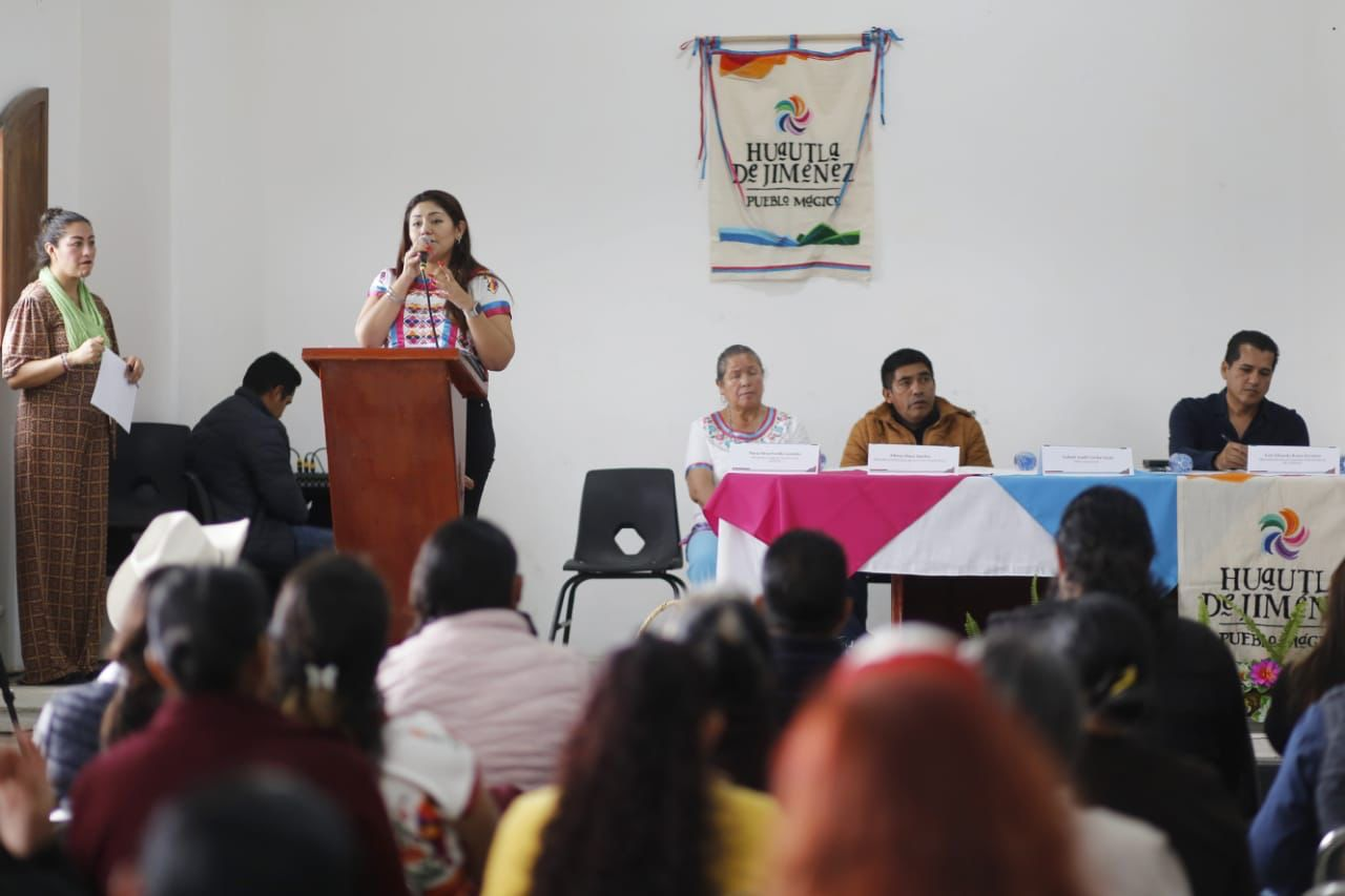 Liz Concha participó en el VIII Foro para la Reforma a Ley de Turismo realizado en Huautla de Jiménez.