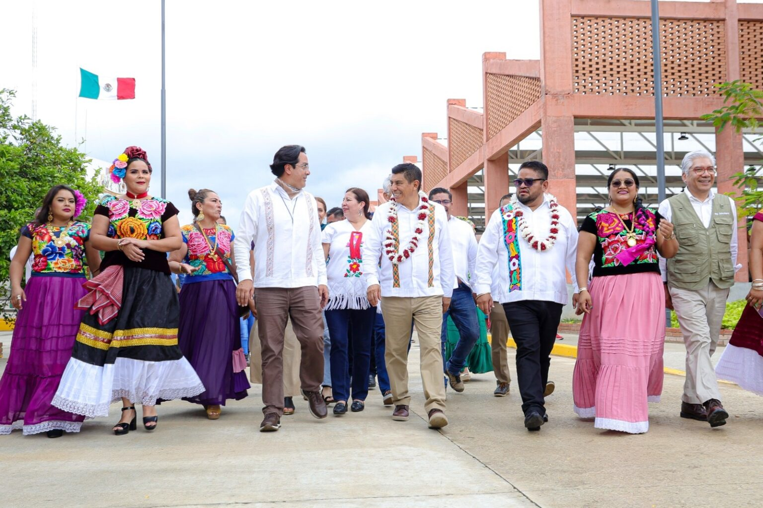 MUNICIPIOS DEL ISTMO DE TEHUANTEPEC SON BENEFICIADOS CON OBRAS COMPLEMENTARIAS AL PROYECTO DEL CORREDOR INTEROCEÁNICO.