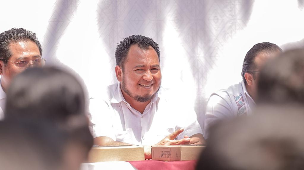 Rechaza la Sección 22 del SNTE proselitismo de Emilio Montero en el IEEPO.