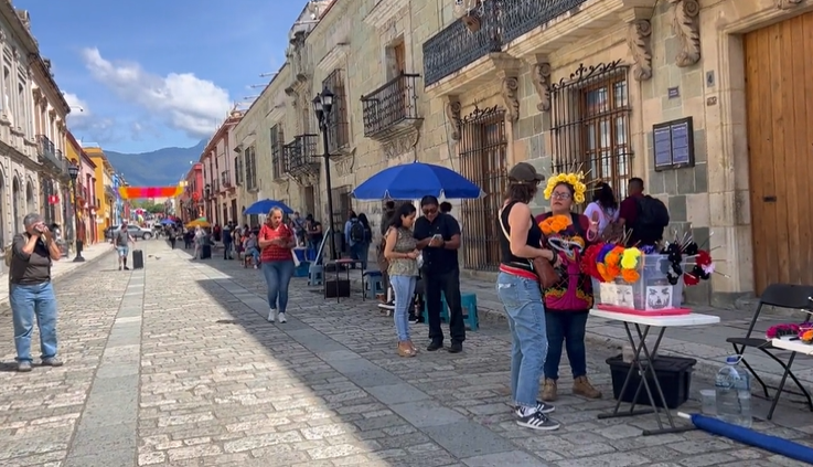 Se instalan comerciantes informales sobre el Andador Turístico