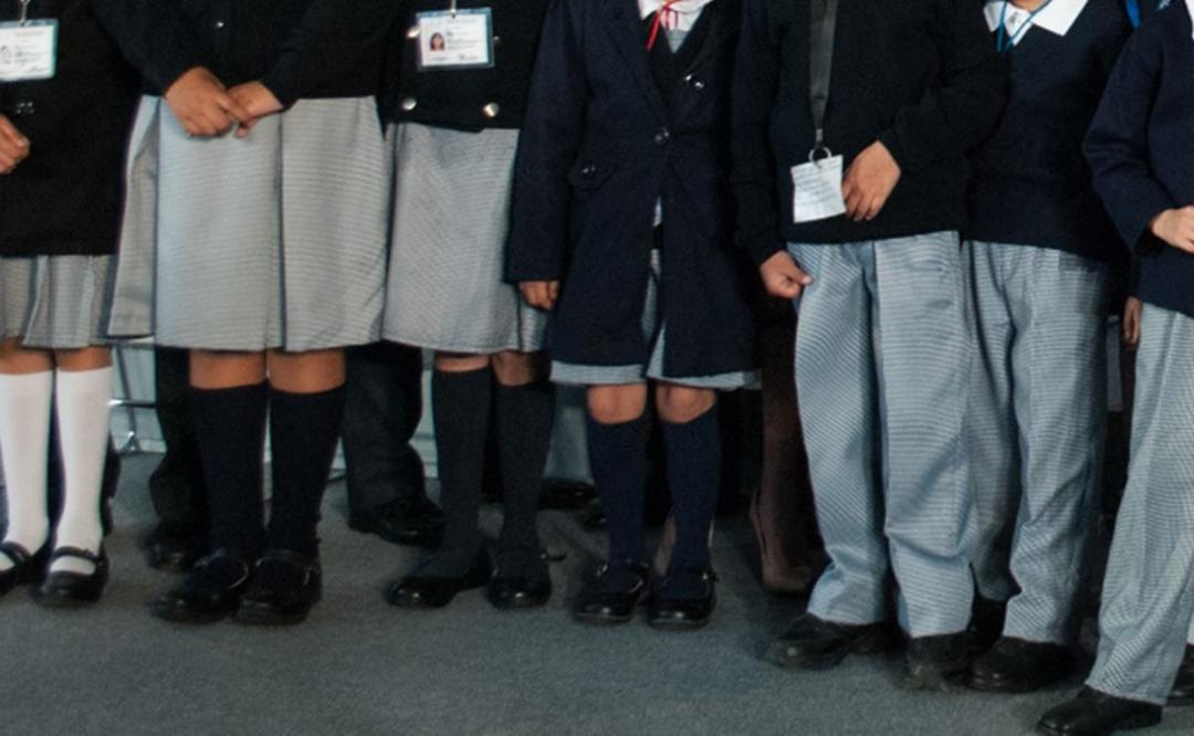 En Oaxaca, regalan zapatos a estudiantes con dinero de multas viales
