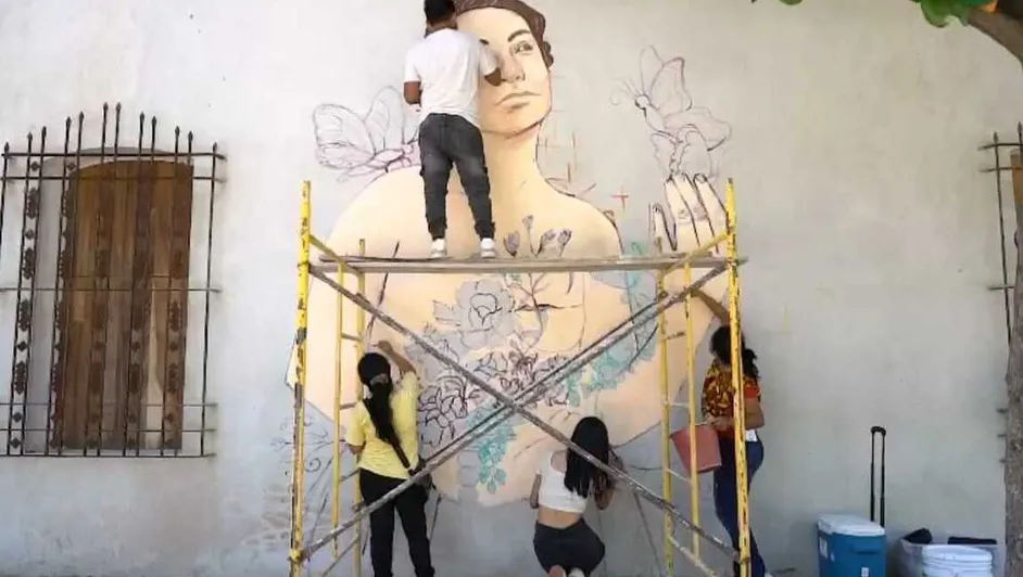 Pintura zapoteca impulsa campaña de prevención contra cáncer de mama en Oaxaca.