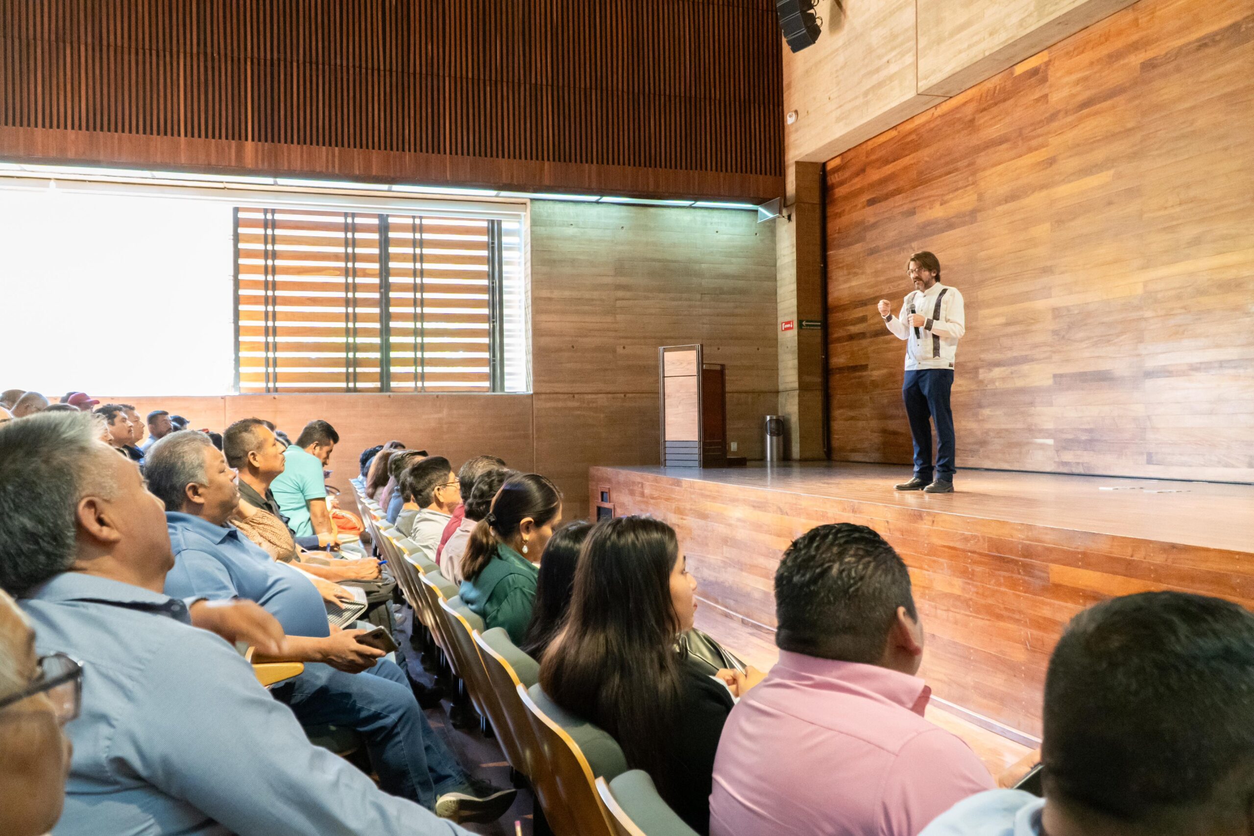  Sego y AGEO capacitan a autoridades municipales en generación de archivo histórico