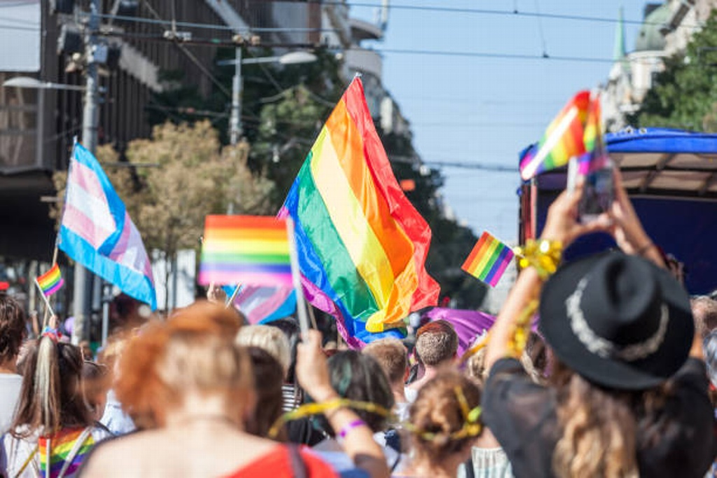 Rusia prohíbe al “movimiento internacional LGBT” por considerarlo “extremista”