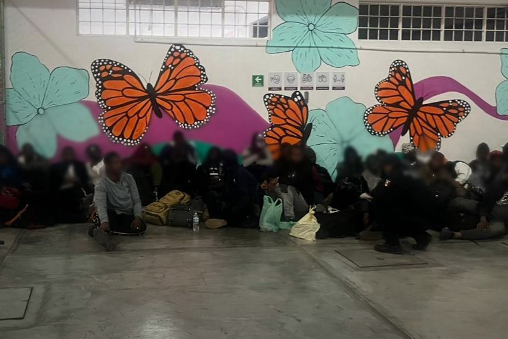 Rescatan a más de 100 migrantes en Oaxaca y detienen a tres presuntos “polleros”