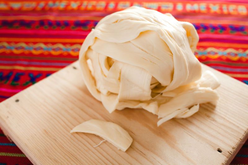 Congreso de Oaxaca declara al quesillo y a la tlayuda como patrimonio gastronómico