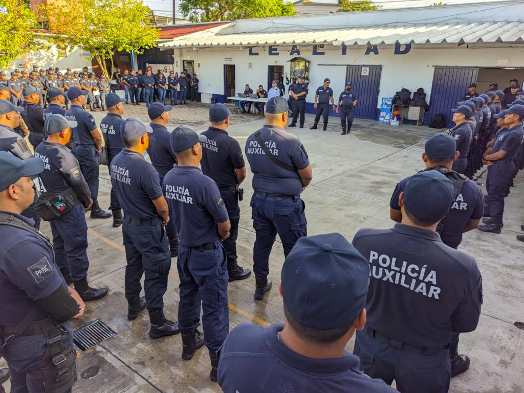 Reciben policías de Oaxaca primer pago de salario digno