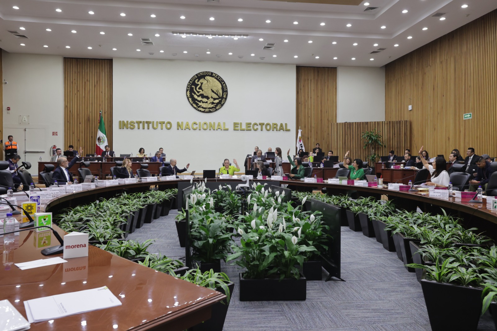 A propuesta de Morena, INE impone asistencia obligatoria a los tres debates presidenciales