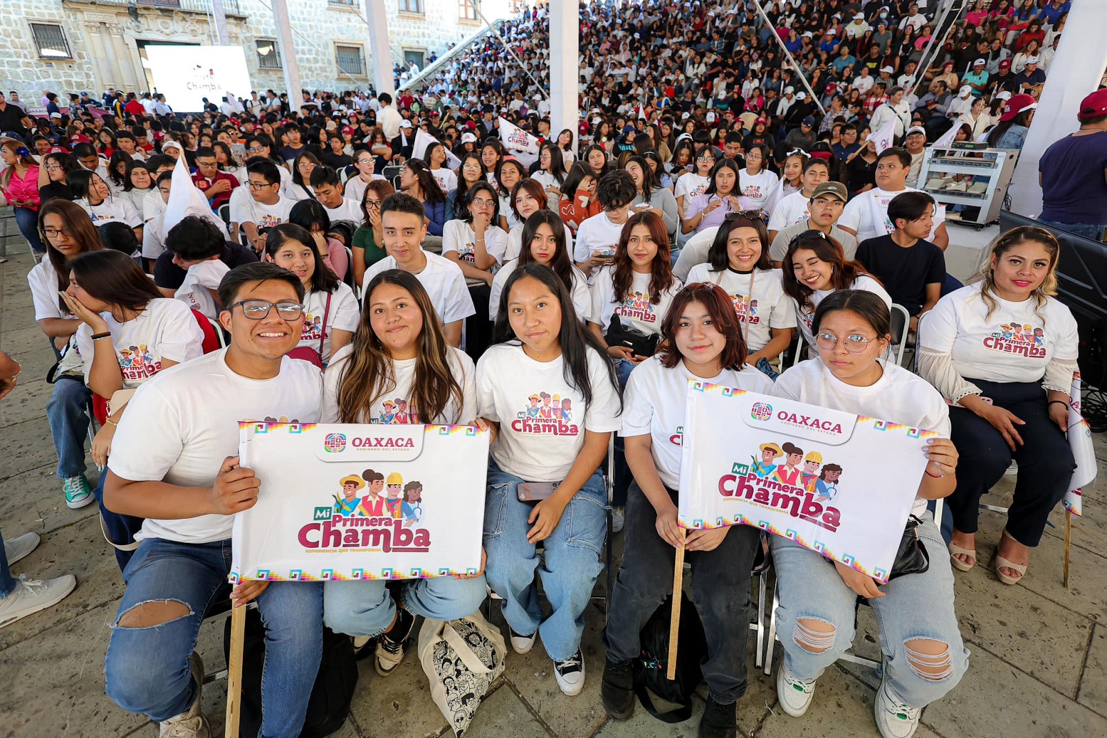 “Mi Primera Chamba” en Oaxaca: así es el programa que ofrece $7 mil 600 al mes a egresados de universidad