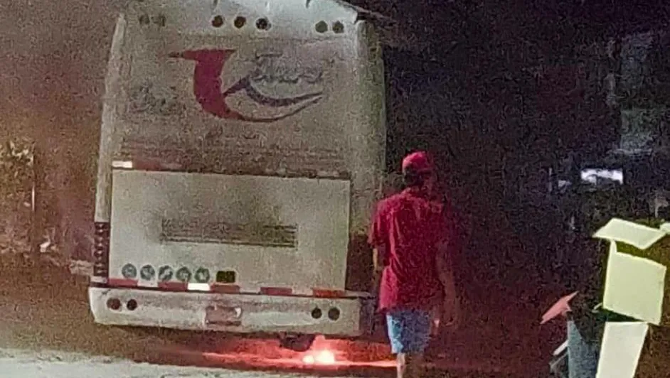 Autobús de pasajeros se incendia en la Costa de Oaxaca