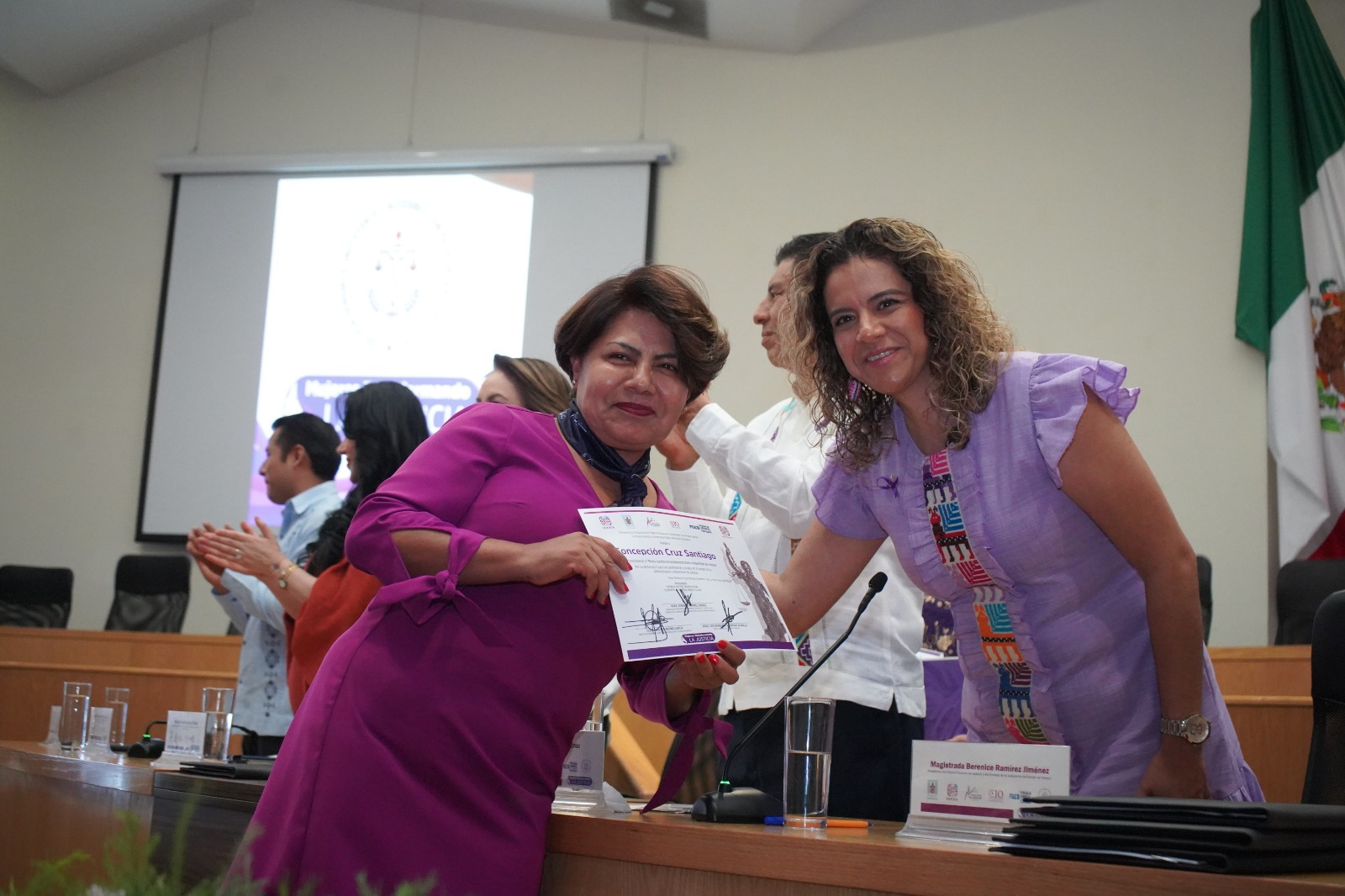 Reciben 36 servidoras públicas distinción al “Mérito Jurídico” en Oaxaca