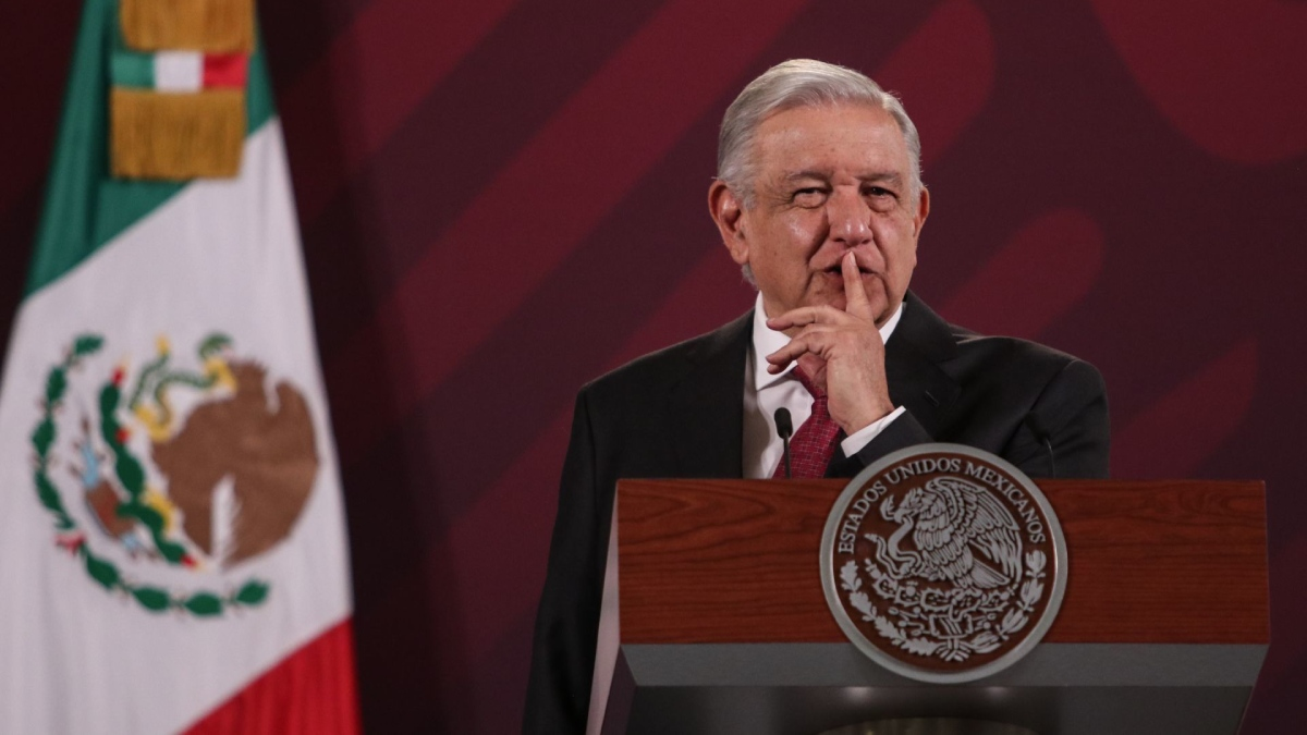 AMLO estrena clases de historia en La Mañanera