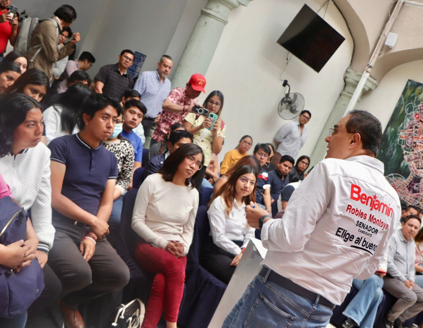 Benjamín Robles Montoya se reÚnE con Juventudes Universitarias eN la Benemérita Universidad de Oaxaca