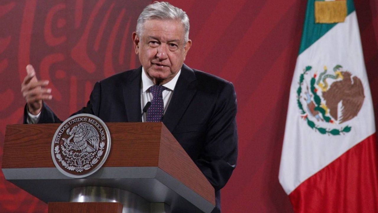 AMLO acusa abuso de autoridad en muerte de normalista; revela que estudiante no disparó