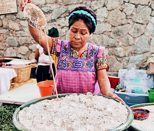 Se celebra en san andrés huayapam la feria del tejate 2024