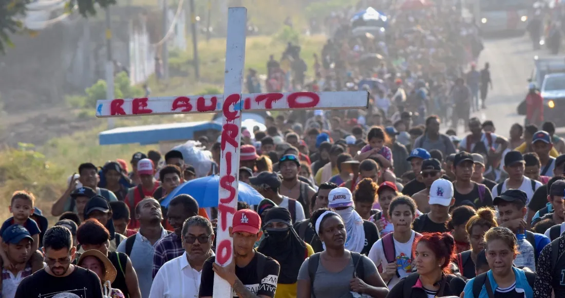 300 migrantes del “Viacrucis Migrante” llegan a Oaxaca en busca de un camino hacia la Ciudad de México
